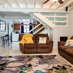 Cheerful 2 - Bedroom Townhouse With Free Parking In New , Kingston Jamaica